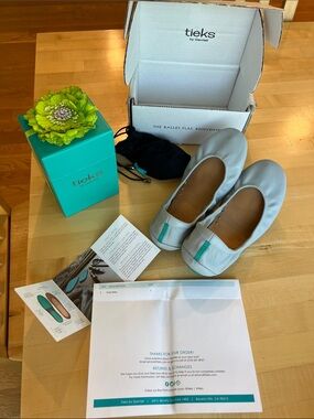 Tieks Cool Gray Leather Ballet Flats with Teal Heel Tab size 7